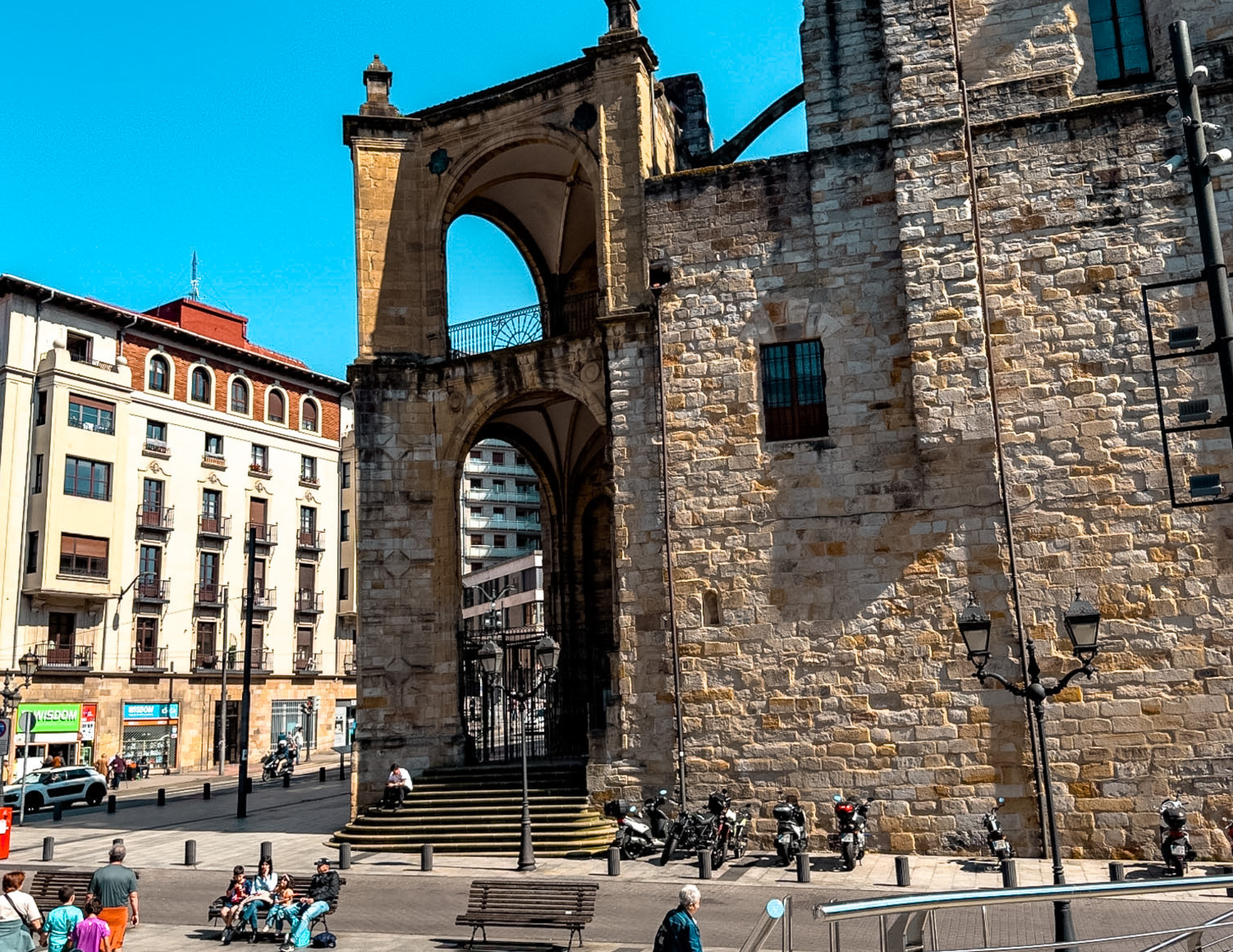 Bilbao Travel Guide (5).png